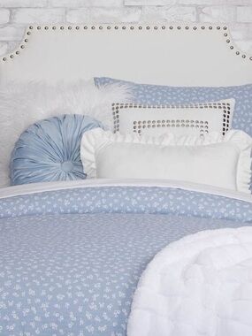 Dormify Full/Queen Floral Home Bedding Comforter Set with White Accents